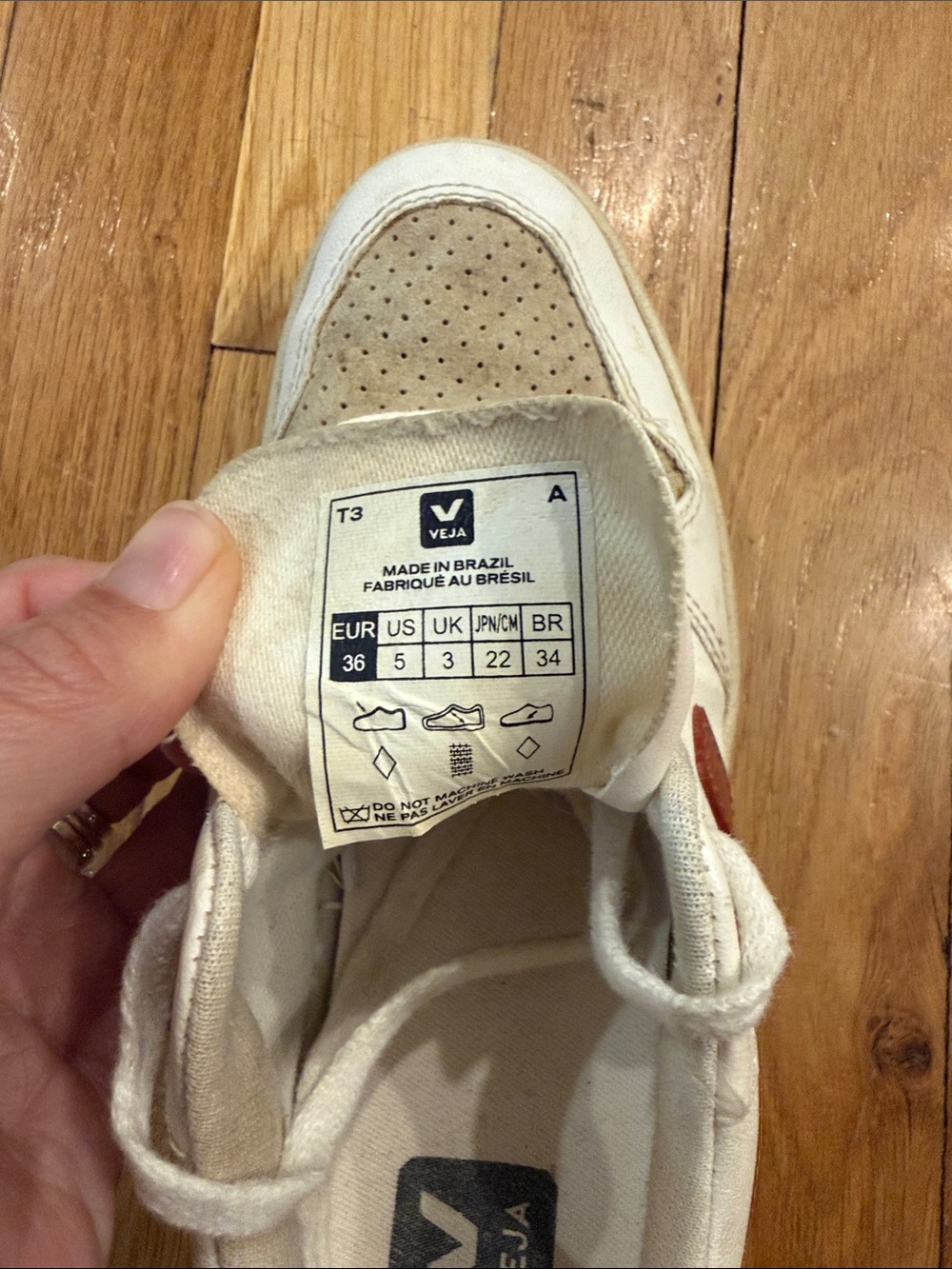 Veja V-10s White and Red Sneakers - Picture 4 of 4